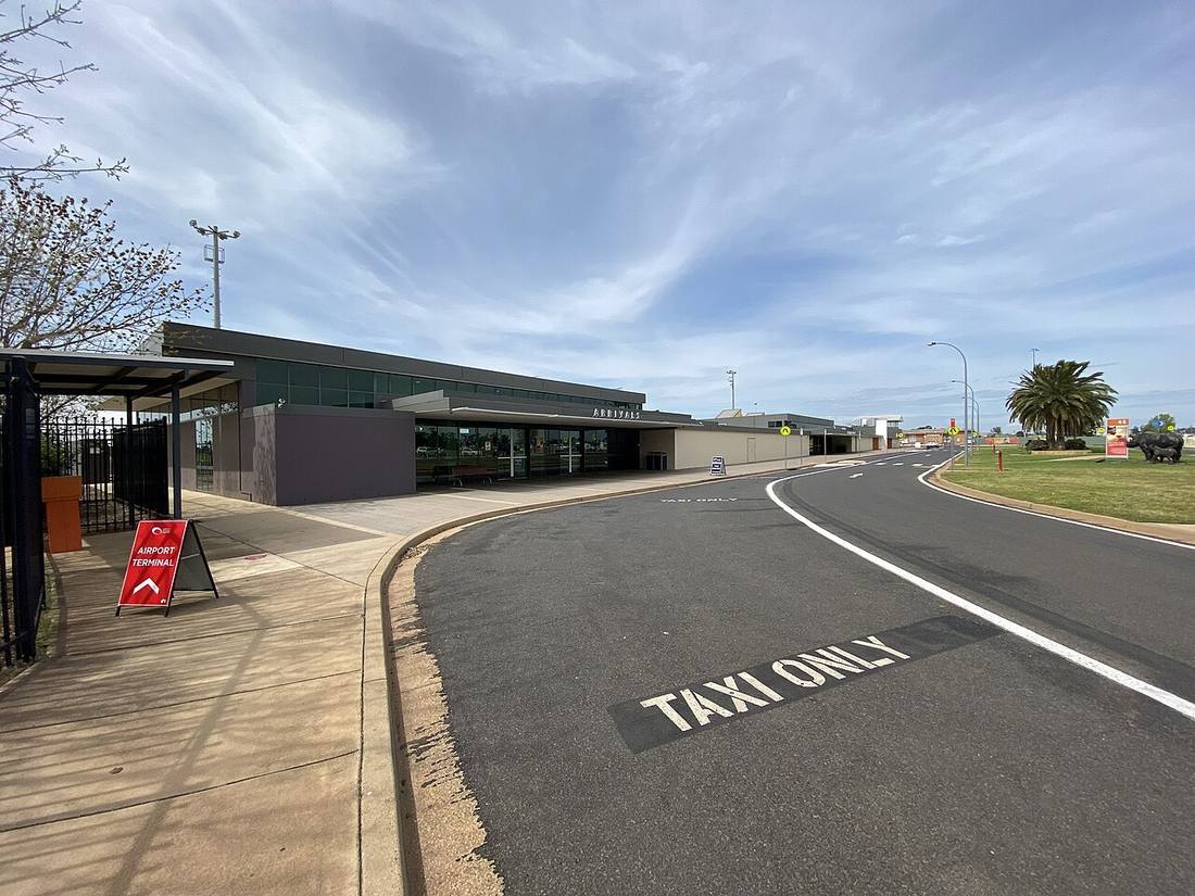 Dubbo City Regional Airport: the airport and the towns a transfer from DBO serves