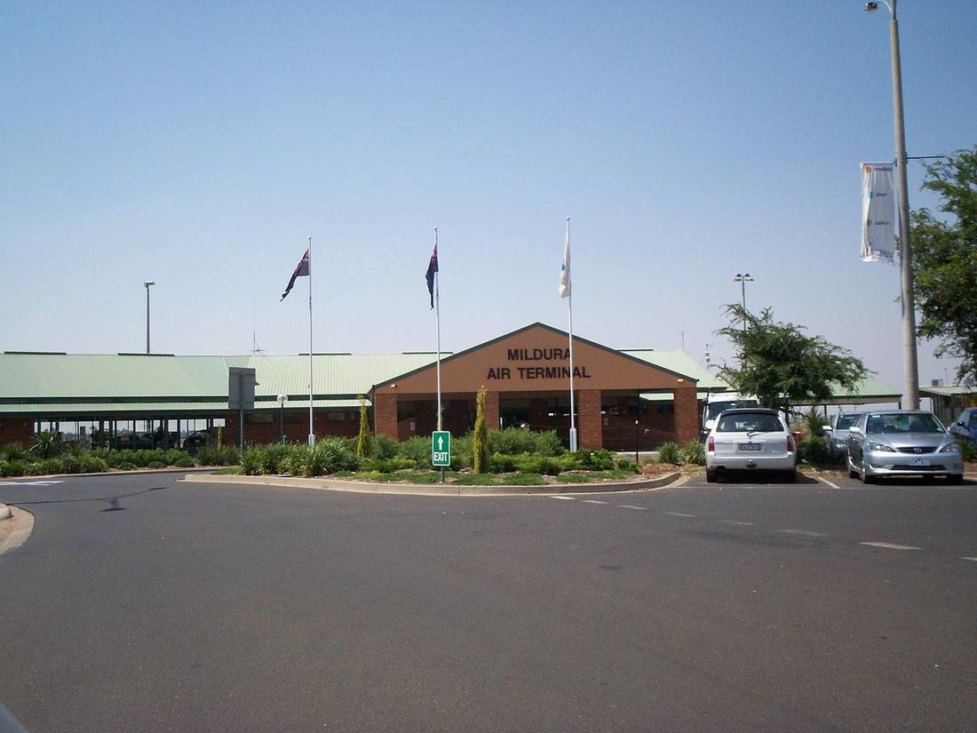 Mildura Airport: the airport and the towns a transfer from MQL serves