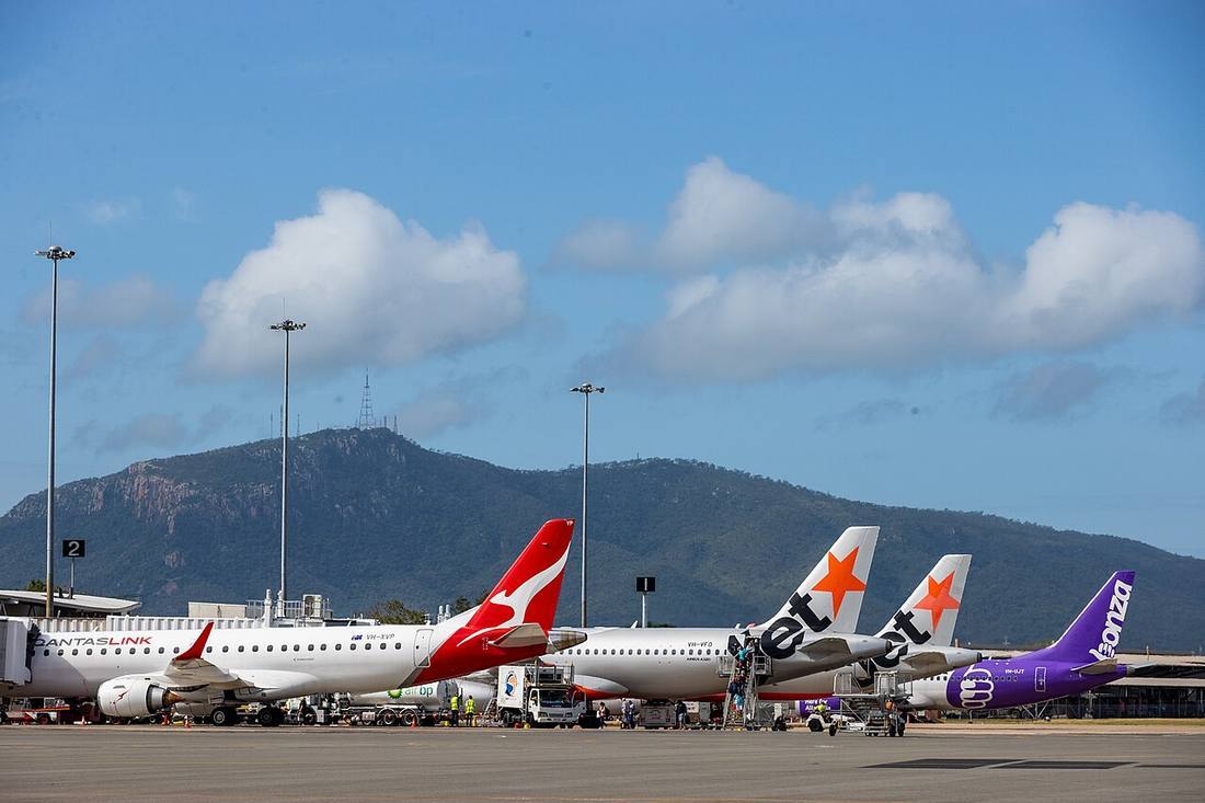 Townsville Airport / RAAF Base Townsville: the airport and the towns a transfer from TSV serves