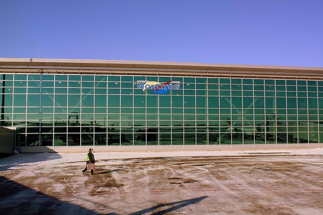 Greater Moncton Roméo LeBlanc International Airport: the airport and the towns a transfer from YQM serves