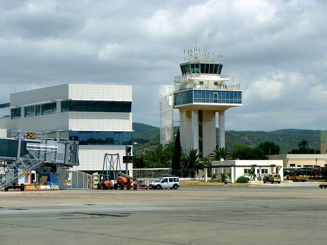 Ibiza Airport: the airport and the towns a transfer from IBZ serves