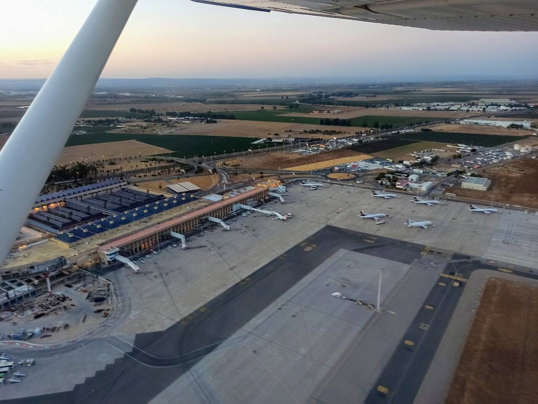 Seville Airport: the airport and the towns a transfer from SVQ serves