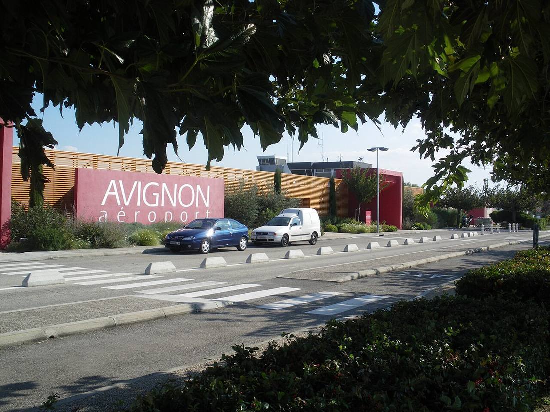 Avignon Caumont airport: the airport and the towns a transfer from AVN serves
