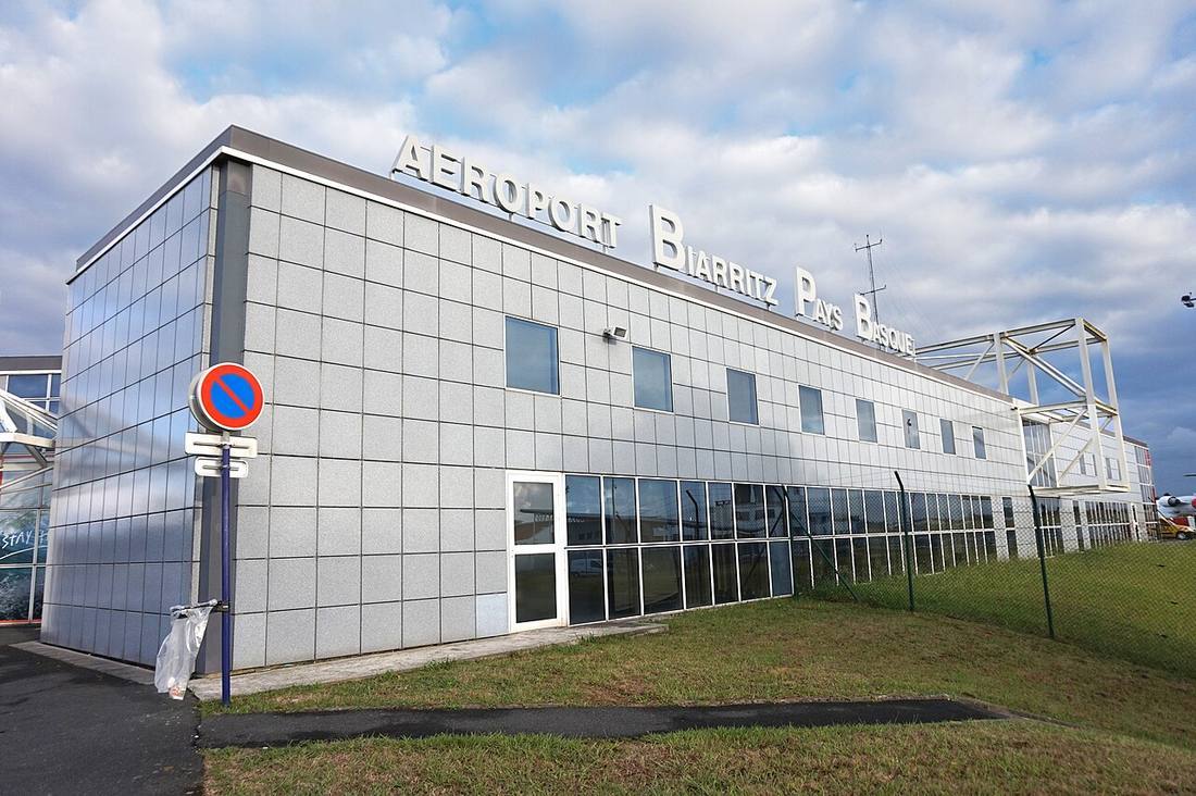 Biarritz Pays Basque airport: the airport and the towns a transfer from BIQ serves