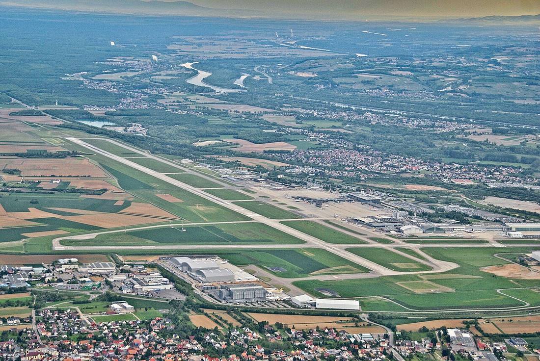 EuroAirport Basel–Mulhouse–Freiburg: the airport and the towns a transfer from BSL serves