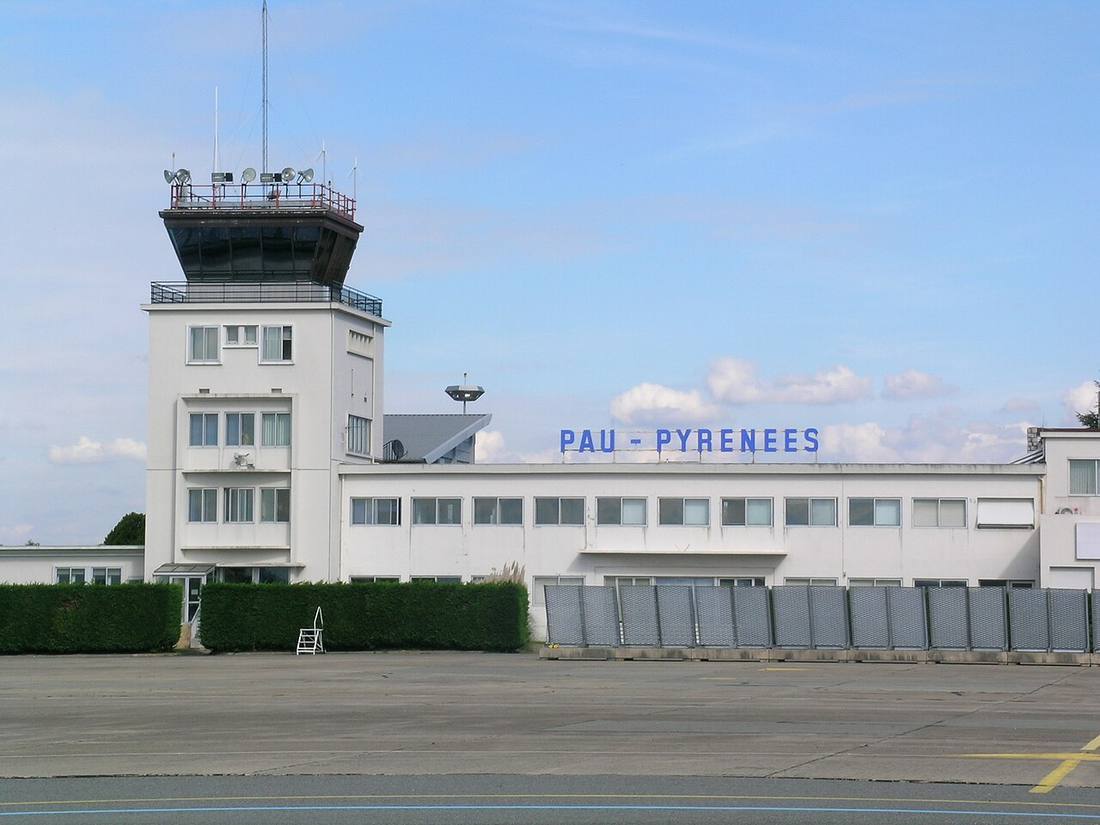 Pau Pyrénées Airport: the airport and the towns a transfer from PUF serves