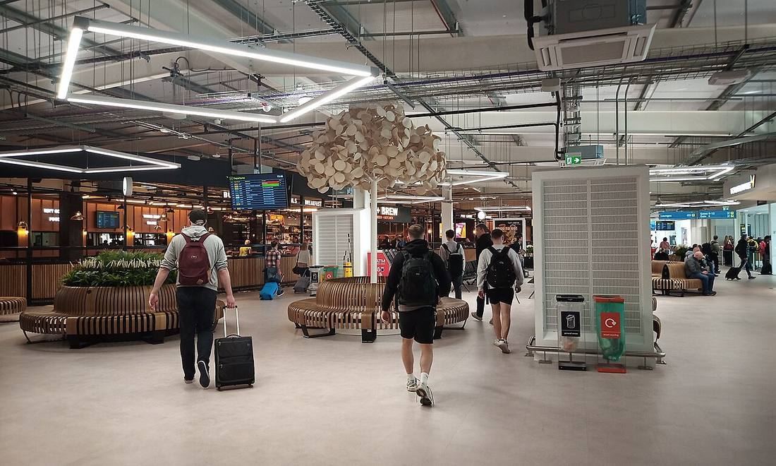 Leeds Bradford Airport: the airport and the towns a transfer from LBA serves