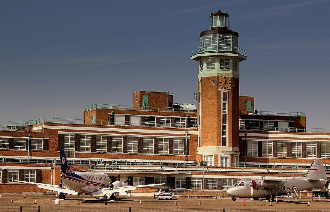 Liverpool John Lennon Airport: the airport and the towns a transfer from LPL serves