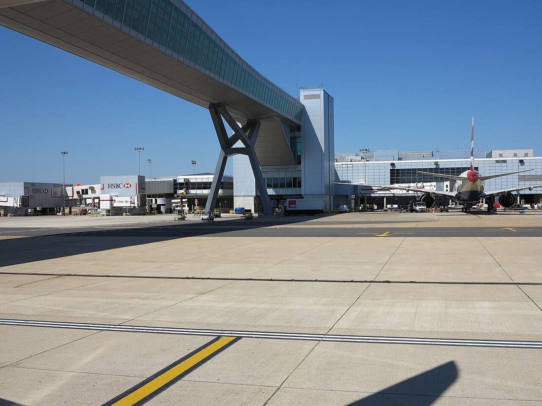 London Gatwick Airport: the airport and the towns a transfer from LGW serves