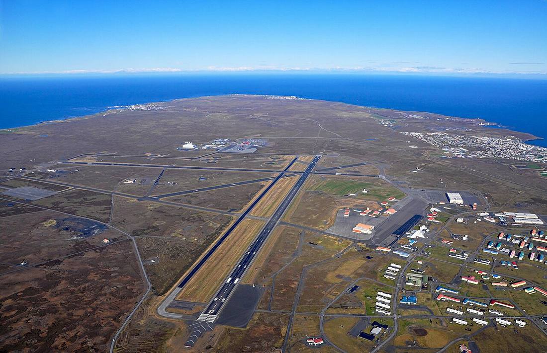 Keflavik International Airport: the airport and the towns a transfer from KEF serves