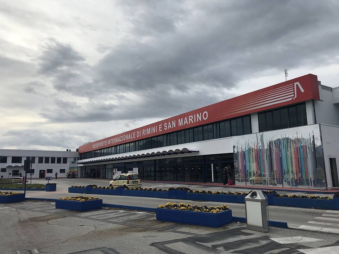 Federico Fellini International Airport: the airport and the towns a transfer from RMI serves