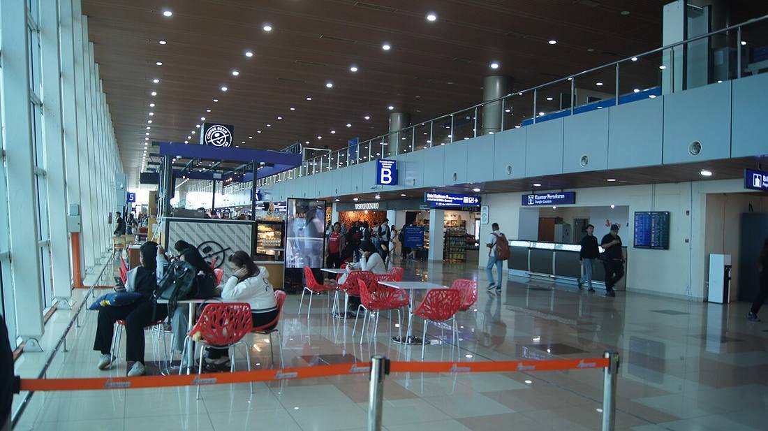 Kuching International Airport: the airport and the towns a transfer from KCH serves