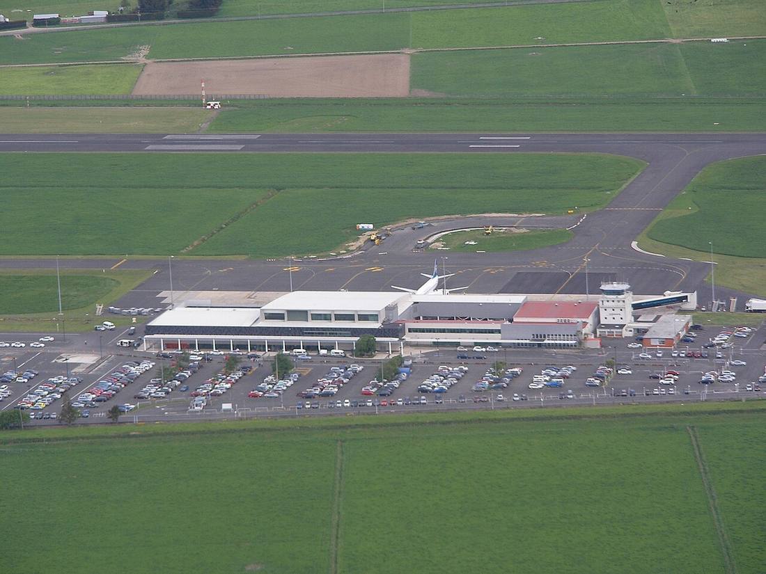 Dunedin International Airport: the airport and the towns a transfer from DUD serves