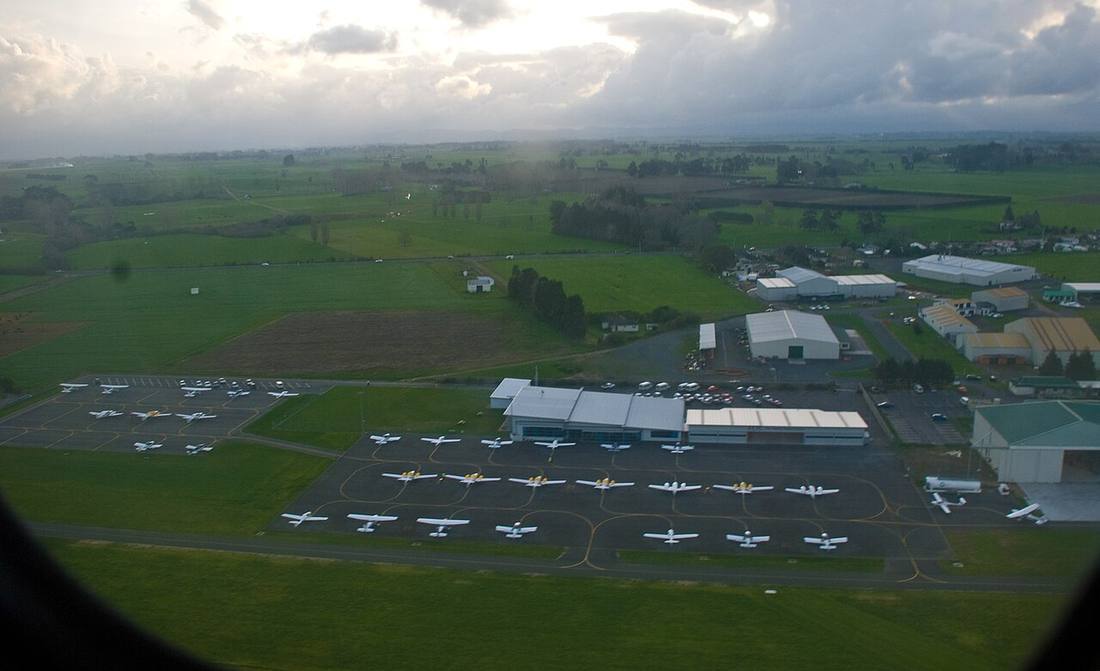 Hamilton International Airport: the airport and the towns a transfer from HLZ serves