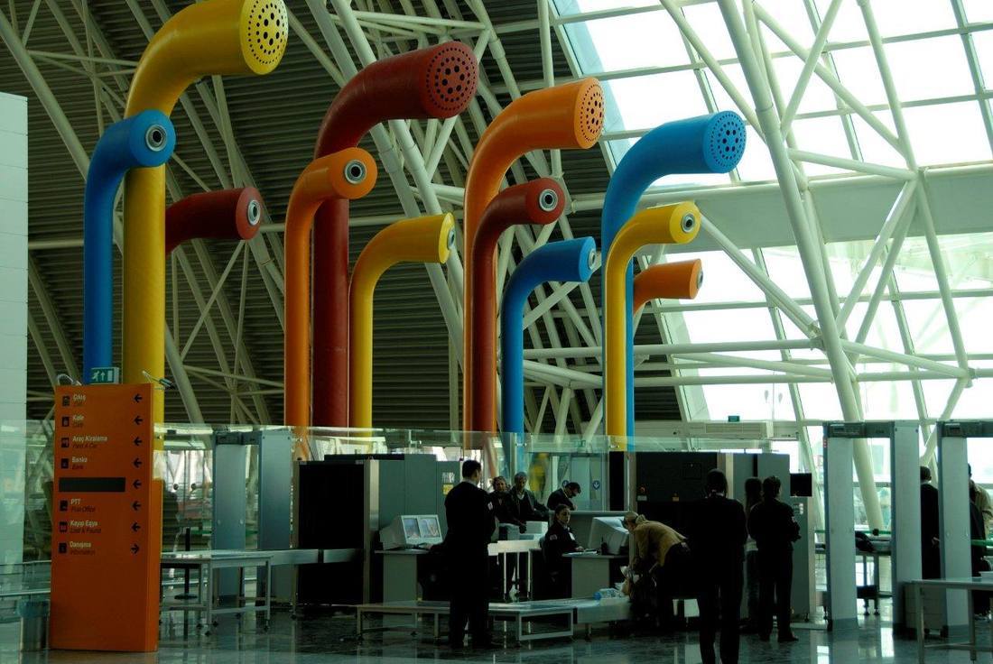 Adnan Menderes International Airport: the airport and the towns a transfer from ADB serves