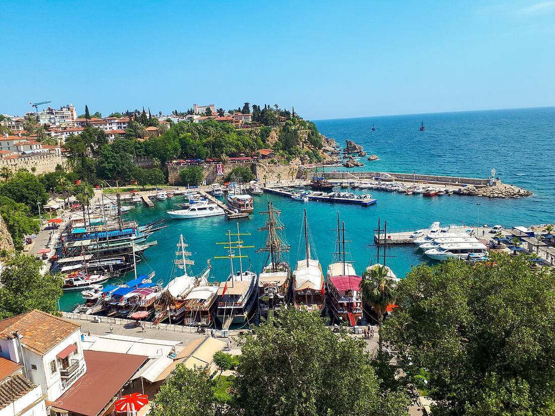Antalya International Airport: the airport and the towns a transfer from AYT serves