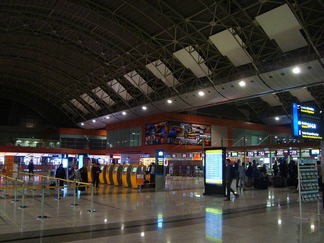 Istanbul Sabiha Gökçen International Airport: the airport and the towns a transfer from SAW serves