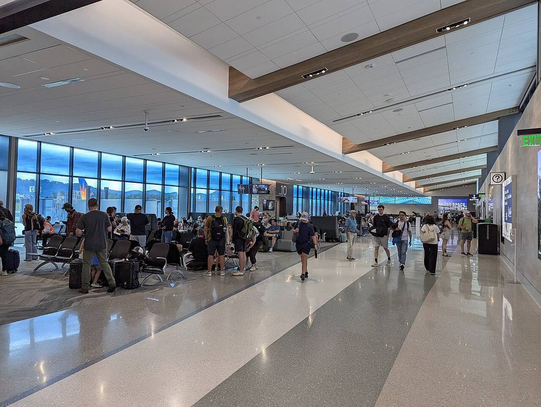 Asheville Regional Airport: the airport and the towns a transfer from AVL serves