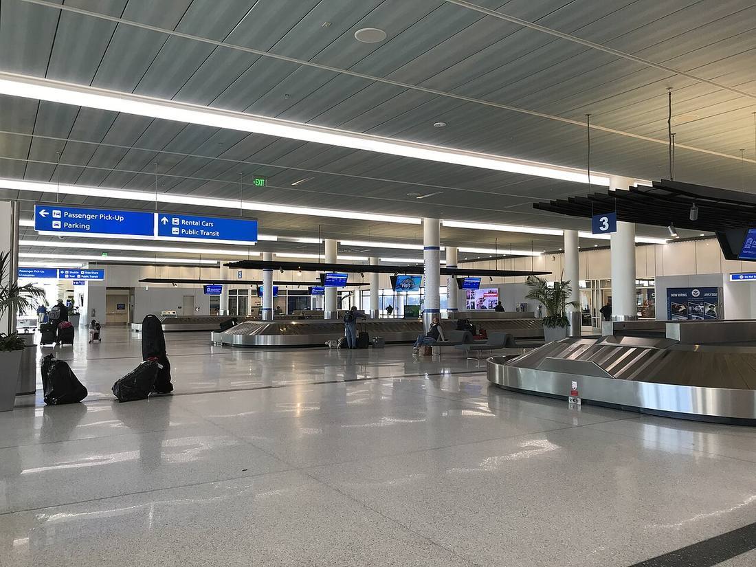 Charleston International Airport: the airport and the towns a transfer from CHS serves