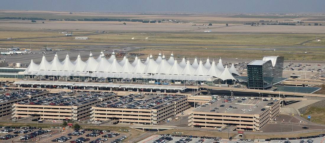 Denver International Airport: the airport and the towns a transfer from DEN serves