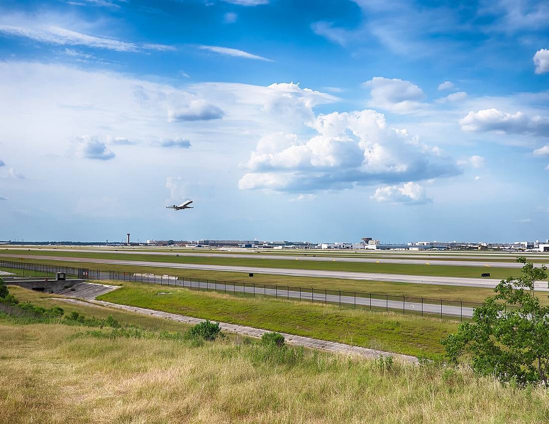 George Bush Intercontinental Airport: the airport and the towns a transfer from IAH serves