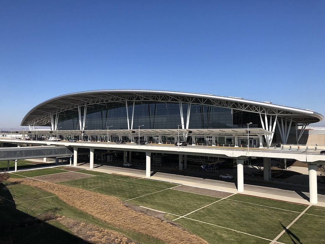 Indianapolis International Airport: the airport and the towns a transfer from IND serves