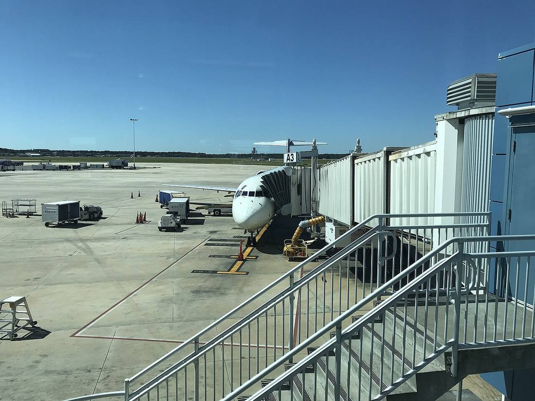 Jacksonville International Airport: the airport and the towns a transfer from JAX serves