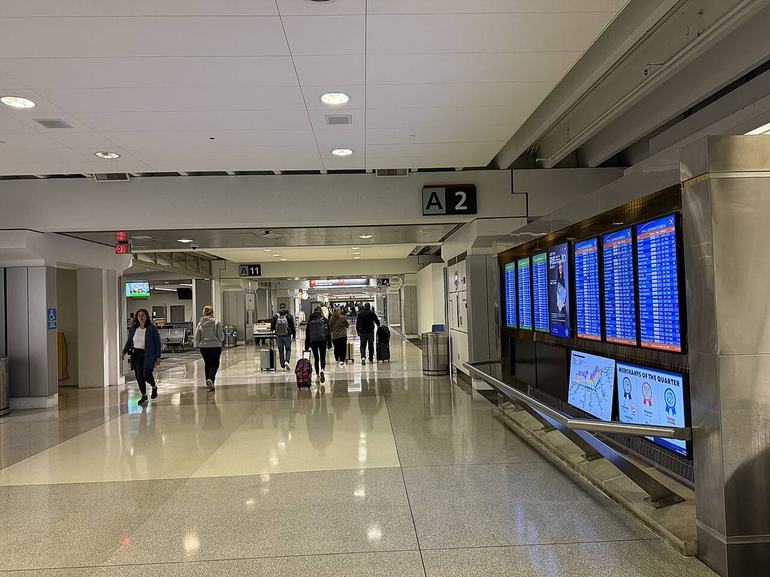 Philadelphia International Airport: the airport and the towns a transfer from PHL serves