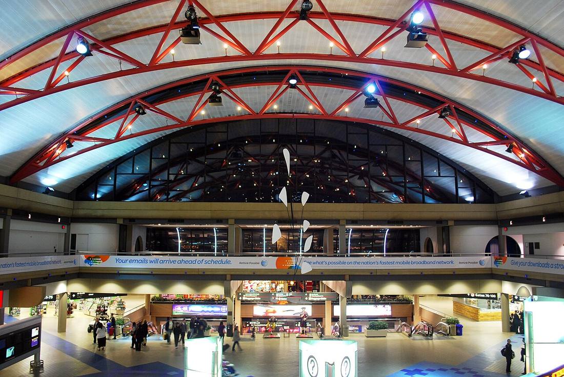 Pittsburgh International Airport: the airport and the towns a transfer from PIT serves