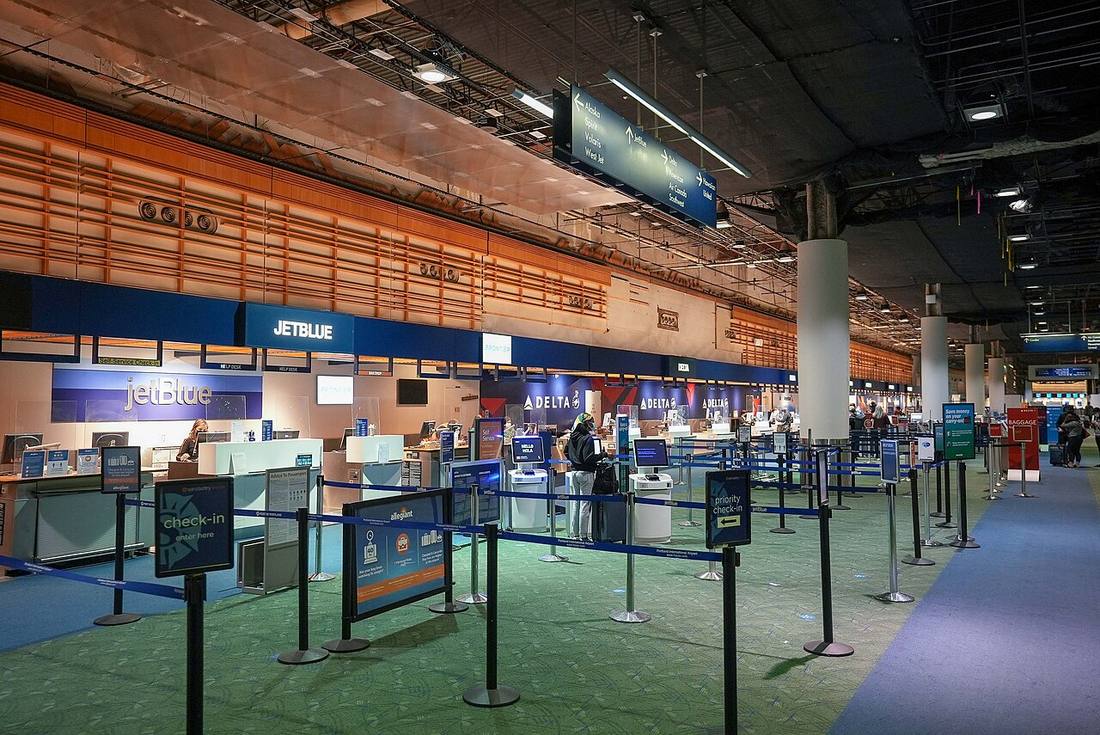 Portland International Airport: the airport and the towns a transfer from PDX serves